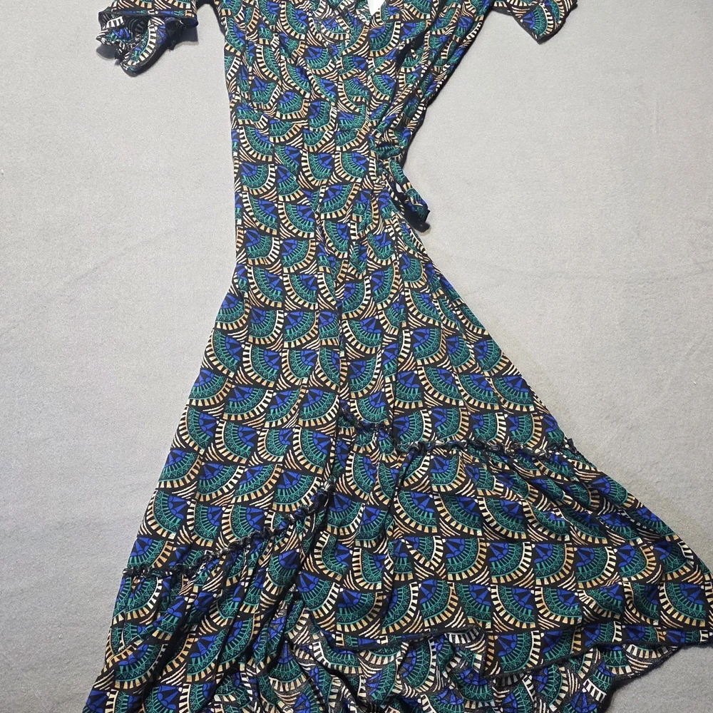 Silk & Salt NWT Elegant Blue and Green Patterned Wrap Dress Small PTP 19 - Picture 2 of 7